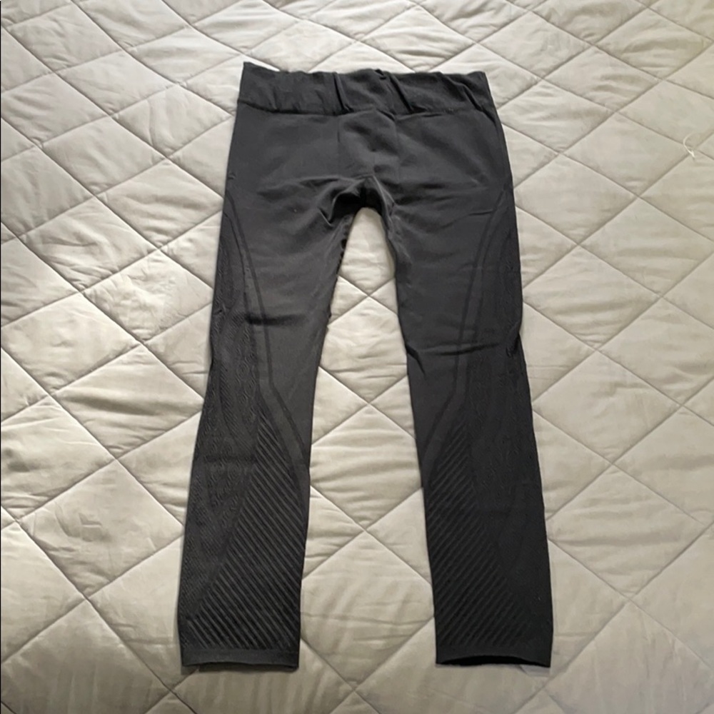 Fabletics Mesh Design Leggings. Size large